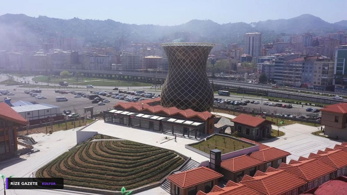 Rize'nin Yeşil Altını Modaya Dönüştü: 5 Bin Çay Yapraklı Sıra Dışı Tasarım